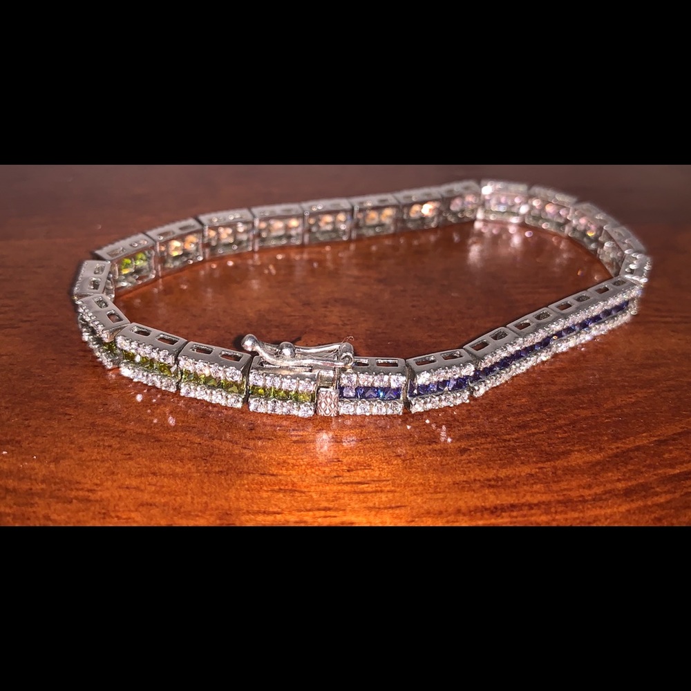 💎 SOLD NWOT Gorgeous Silver Gemstones Bracelet - Picture 4 of 8